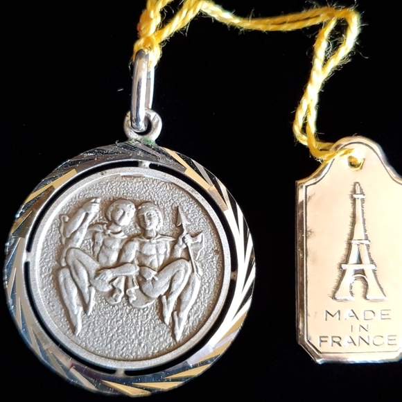 Jewelry - Gemini  ♊ zodiac pendant